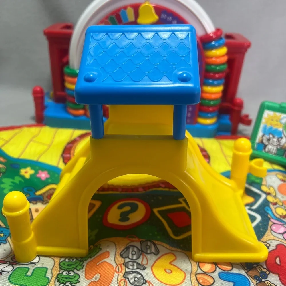 Fisher Price Little People Time-to-Learn Preschool Playset Musical 10 People